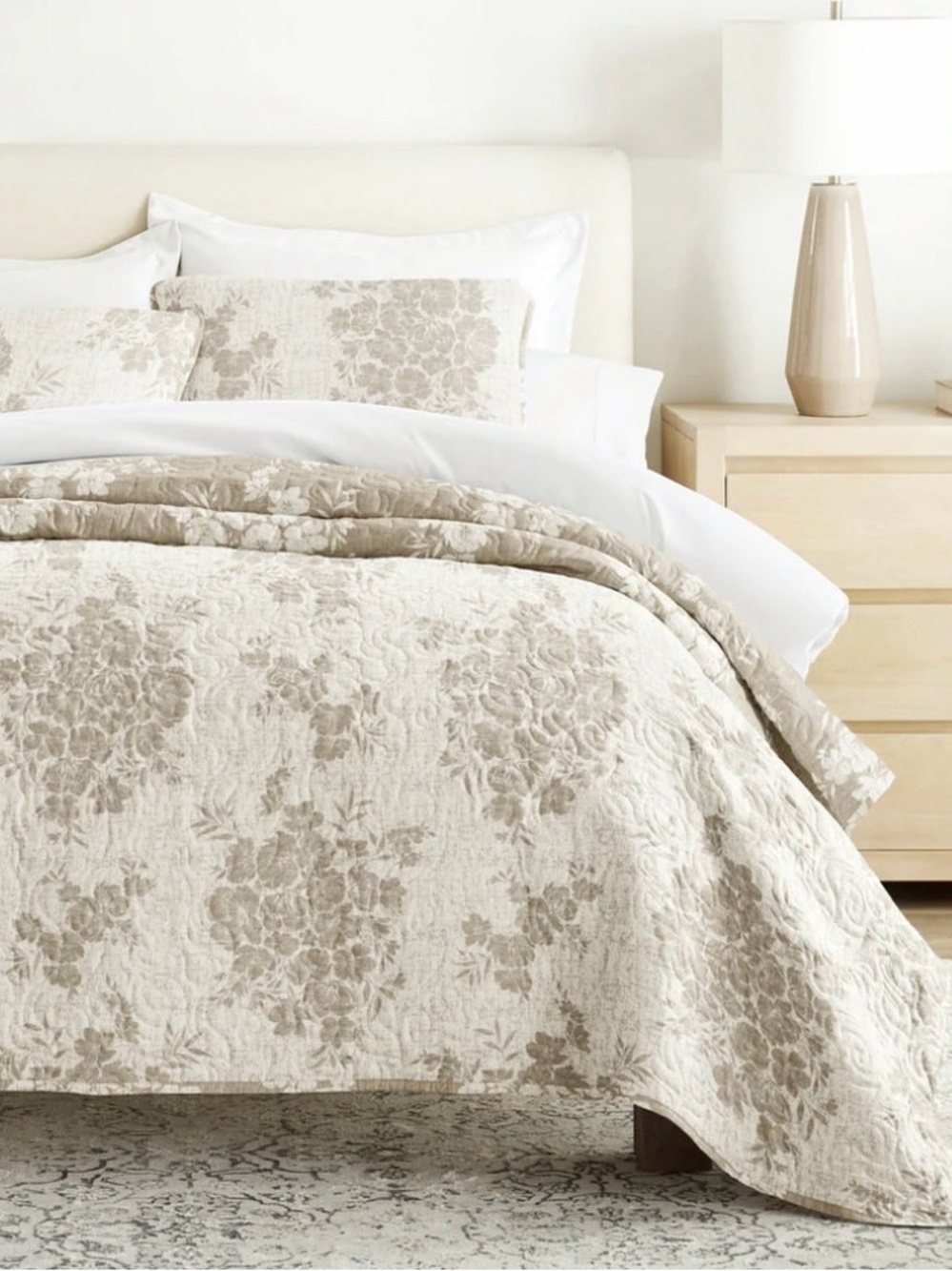 NWT- Linens & Hutch reversible quilted set Size-King/Cal King - Picture 2 of 6